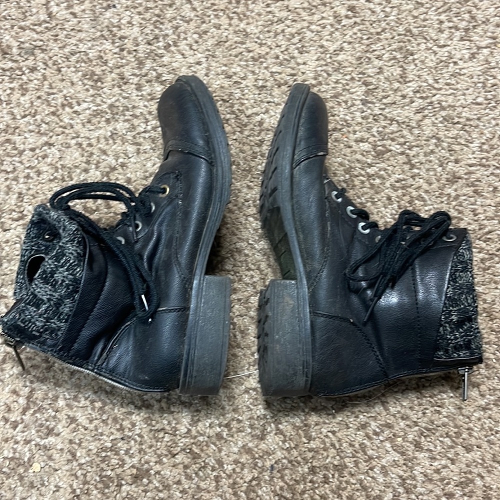 Boots - Picture 4 of 9